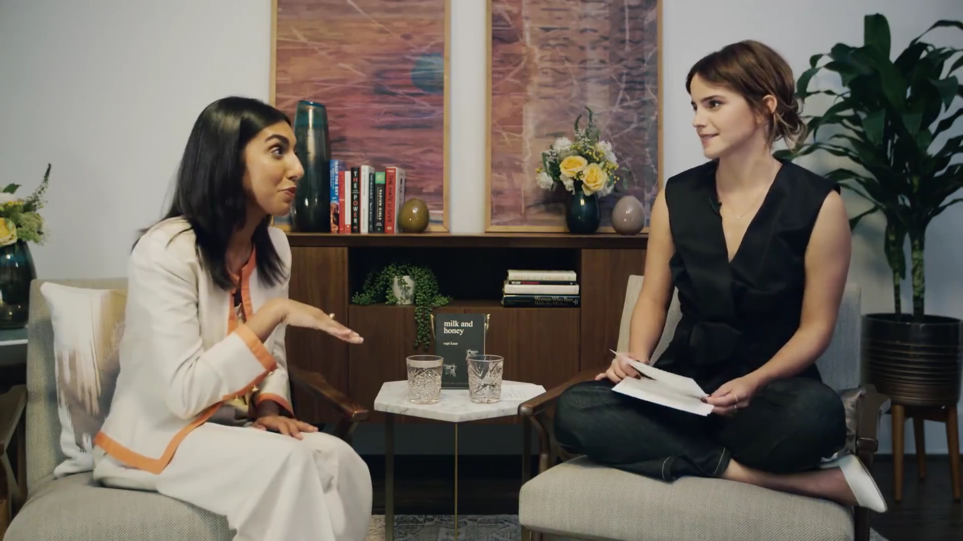 EmmaWatsonFan-dot-NL_2018OurSharedShelfWithRupiKaur2075.jpg EmmaWatsonFan-dot-NL_2018OurSharedShelfWithRupiKaur2075.jpg
