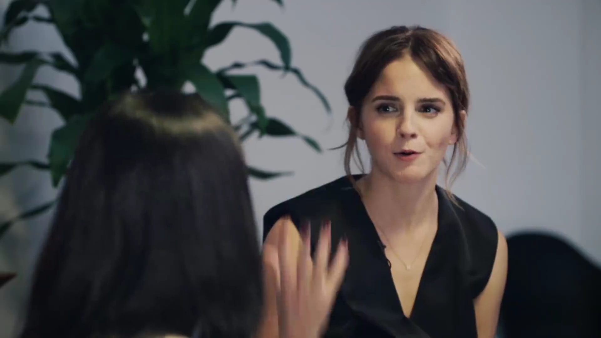 EmmaWatsonFan-dot-NL_2018OurSharedShelfWithRupiKaur2089.jpg