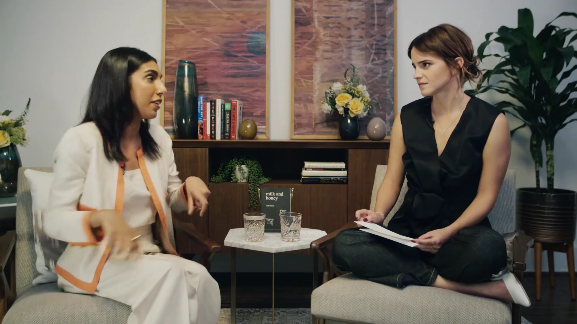 EmmaWatsonFan-dot-NL_2018OurSharedShelfWithRupiKaur2096.jpg EmmaWatsonFan-dot-NL_2018OurSharedShelfWithRupiKaur2096.jpg