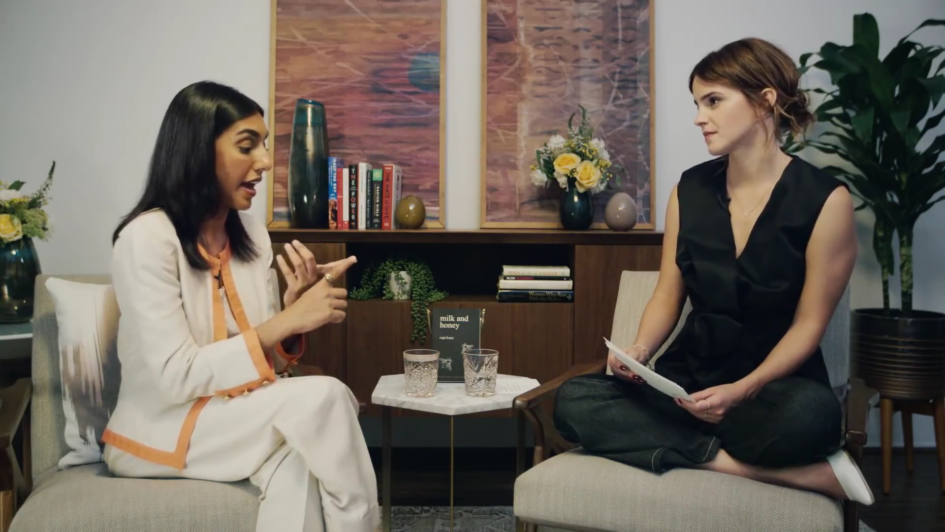 EmmaWatsonFan-dot-NL_2018OurSharedShelfWithRupiKaur2193.jpg