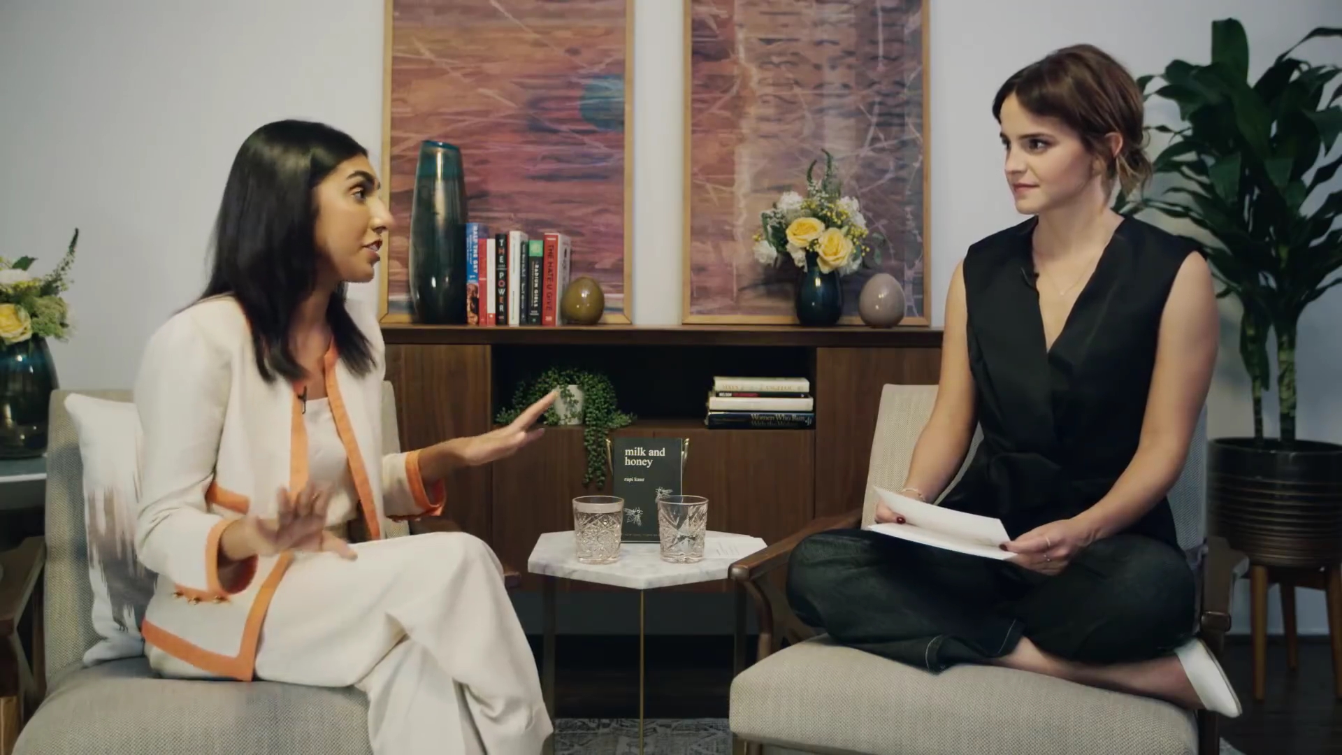 EmmaWatsonFan-dot-NL_2018OurSharedShelfWithRupiKaur2244.jpg