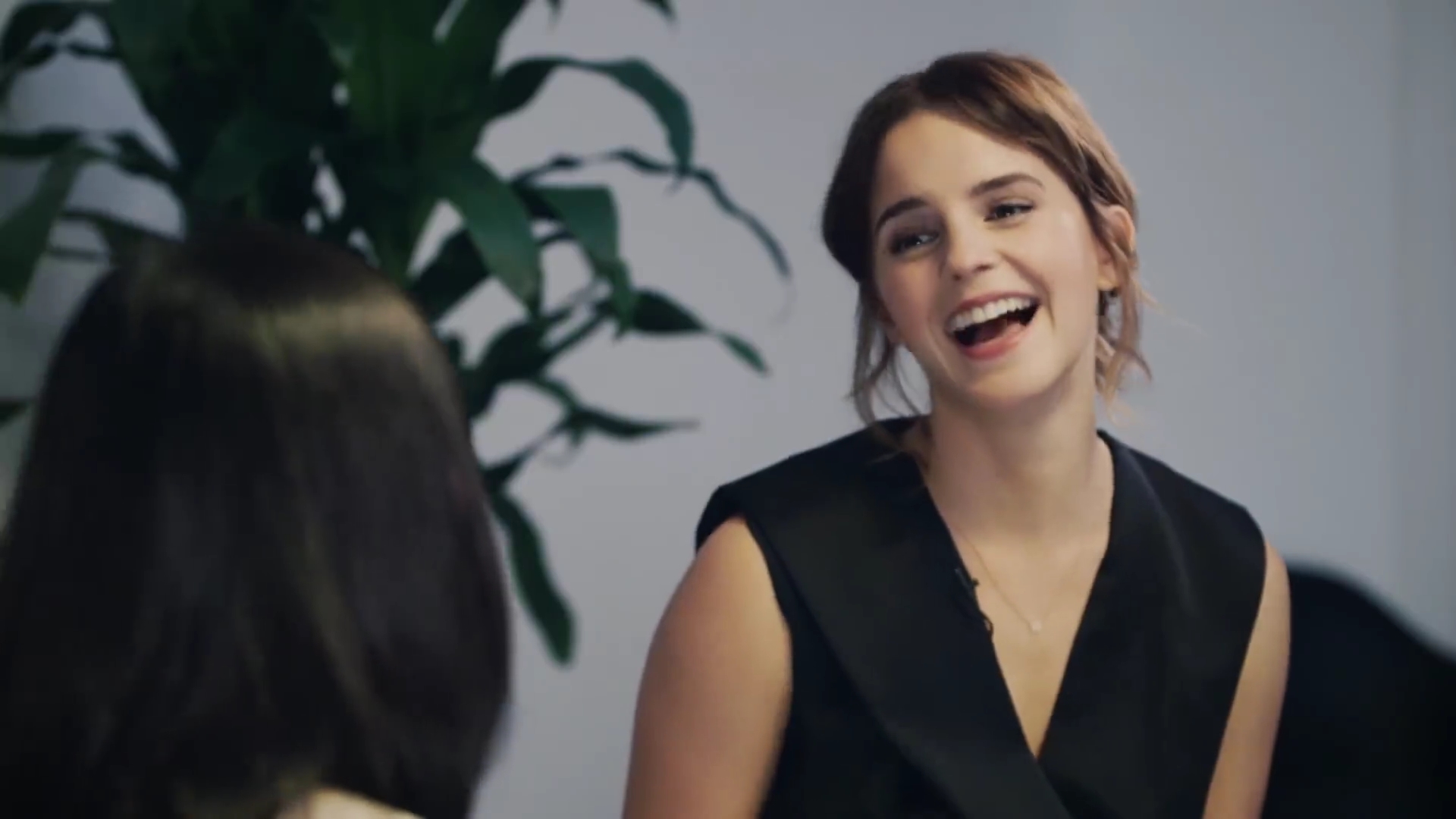EmmaWatsonFan-dot-NL_2018OurSharedShelfWithRupiKaur2269.jpg