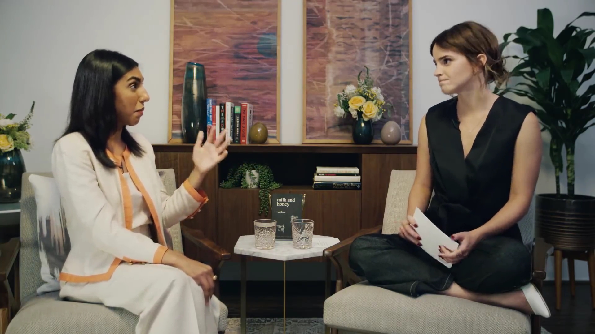 EmmaWatsonFan-dot-NL_2018OurSharedShelfWithRupiKaur2336.jpg EmmaWatsonFan-dot-NL_2018OurSharedShelfWithRupiKaur2336.jpg