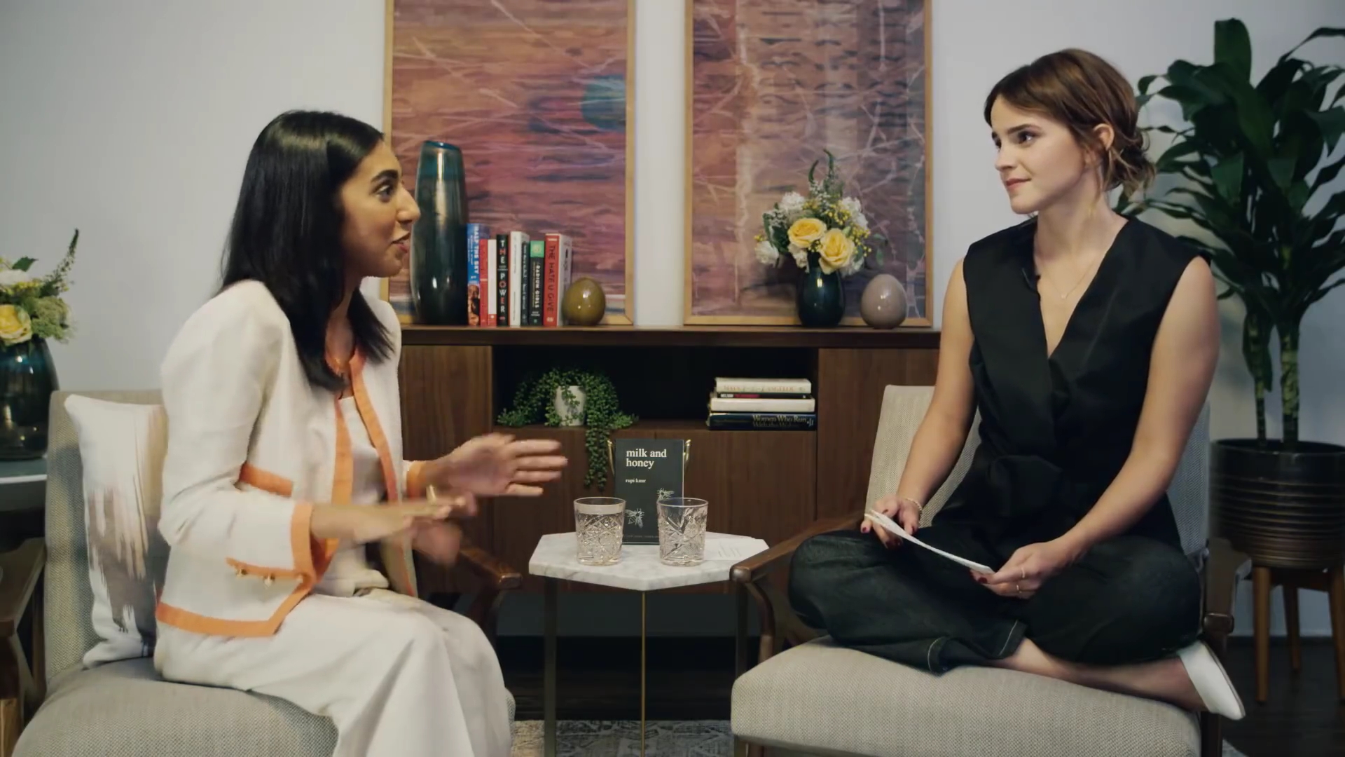 EmmaWatsonFan-dot-NL_2018OurSharedShelfWithRupiKaur2394.jpg