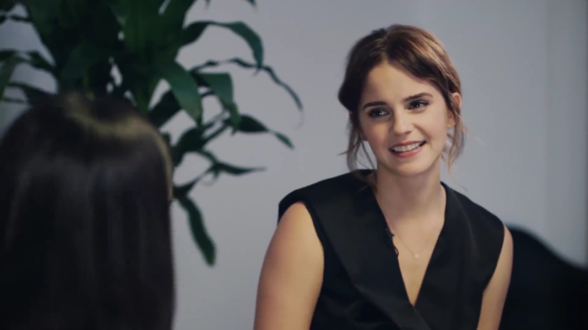 EmmaWatsonFan-dot-NL_2018OurSharedShelfWithRupiKaur2544.jpg