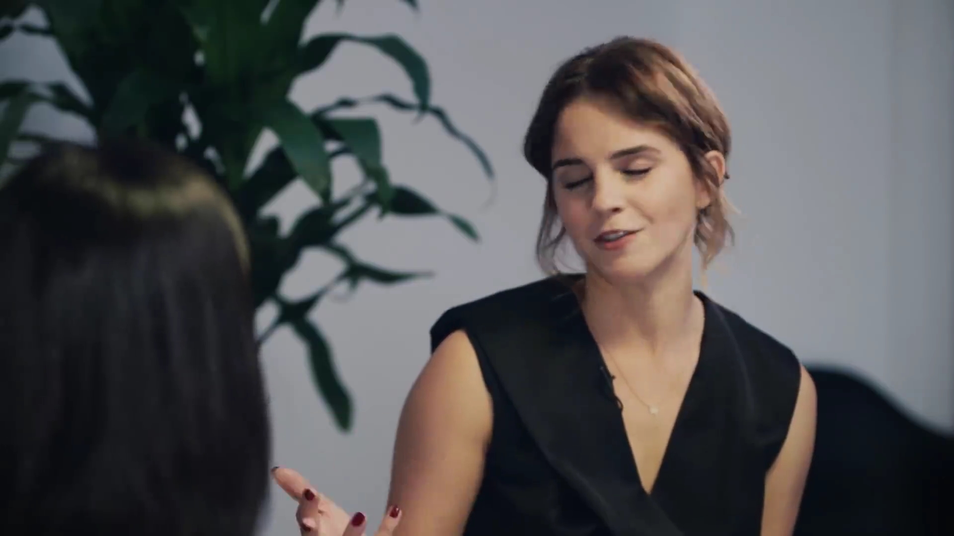 EmmaWatsonFan-dot-NL_2018OurSharedShelfWithRupiKaur2633.jpg EmmaWatsonFan-dot-NL_2018OurSharedShelfWithRupiKaur2633.jpg