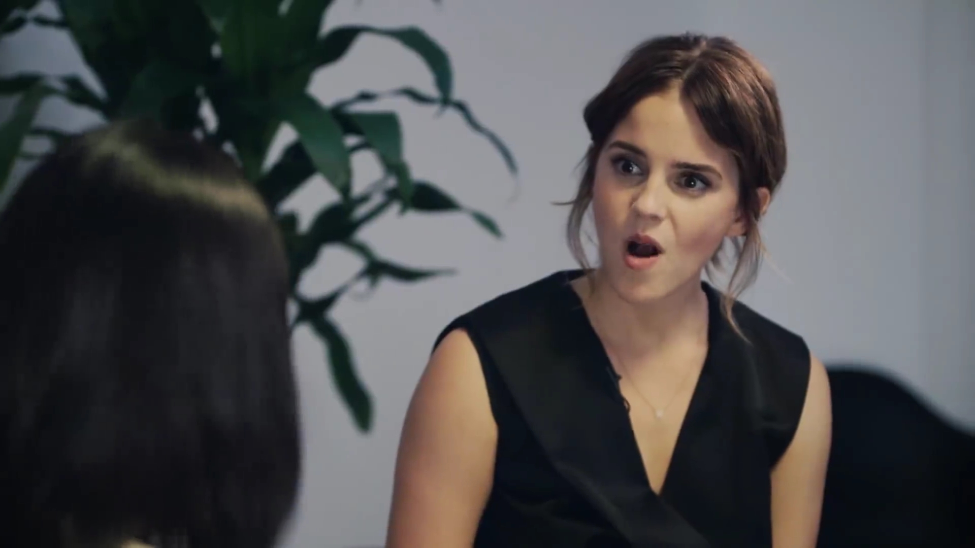 EmmaWatsonFan-dot-NL_2018OurSharedShelfWithRupiKaur2726.jpg