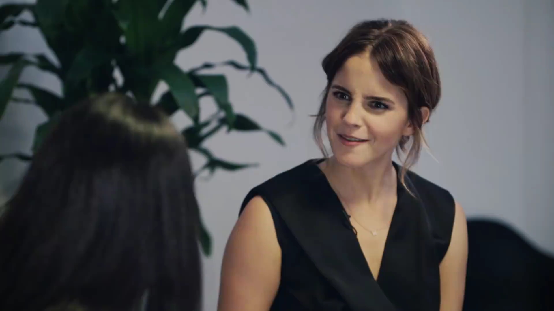 EmmaWatsonFan-dot-NL_2018OurSharedShelfWithRupiKaur2740.jpg EmmaWatsonFan-dot-NL_2018OurSharedShelfWithRupiKaur2740.jpg