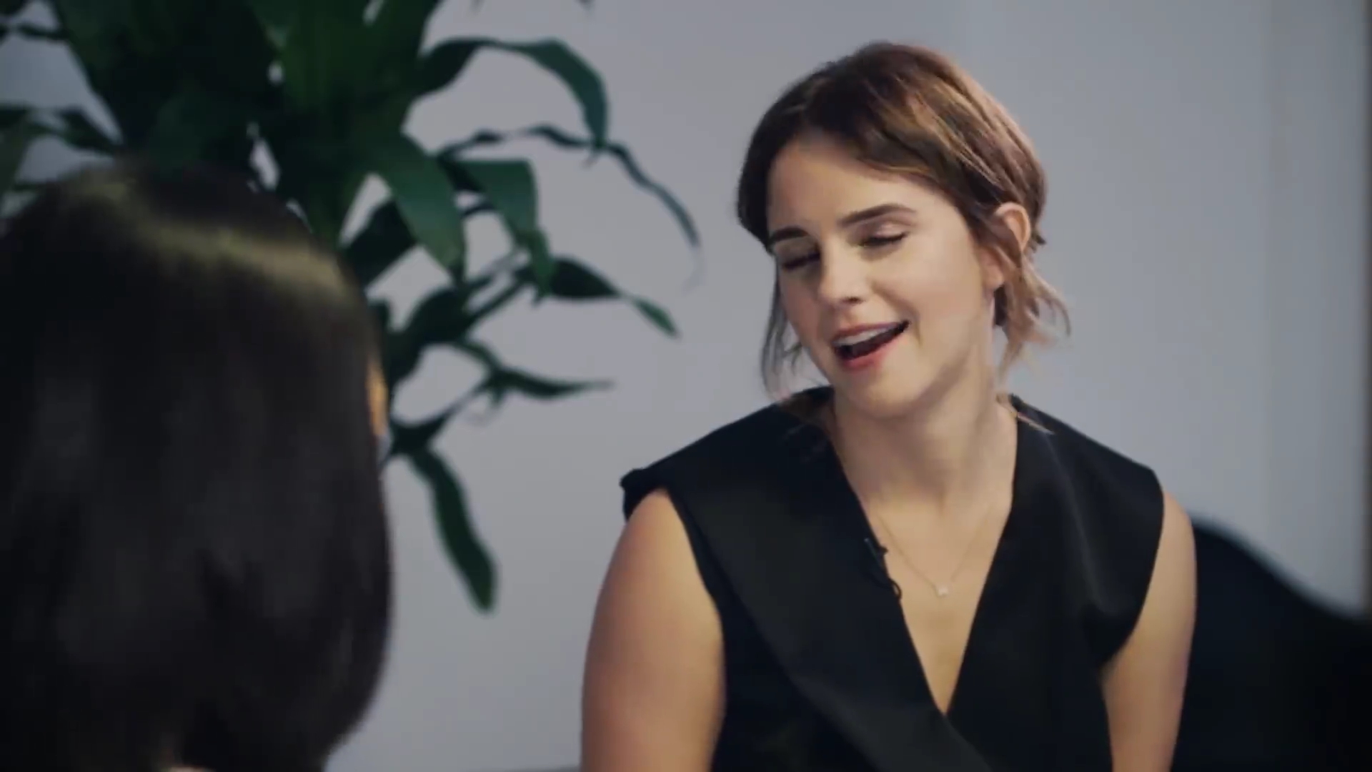EmmaWatsonFan-dot-NL_2018OurSharedShelfWithRupiKaur2770.jpg
