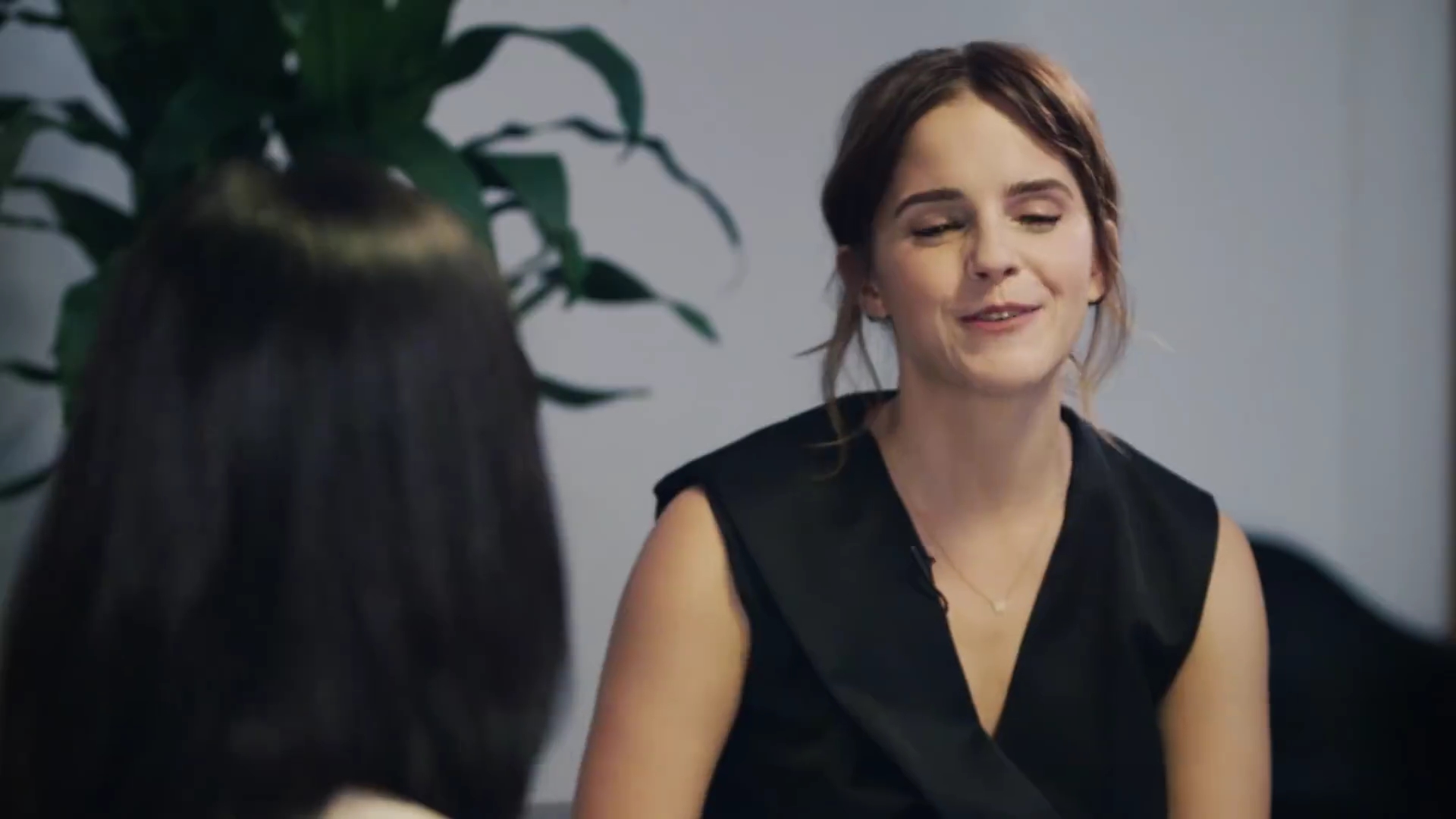 EmmaWatsonFan-dot-NL_2018OurSharedShelfWithRupiKaur2791.jpg