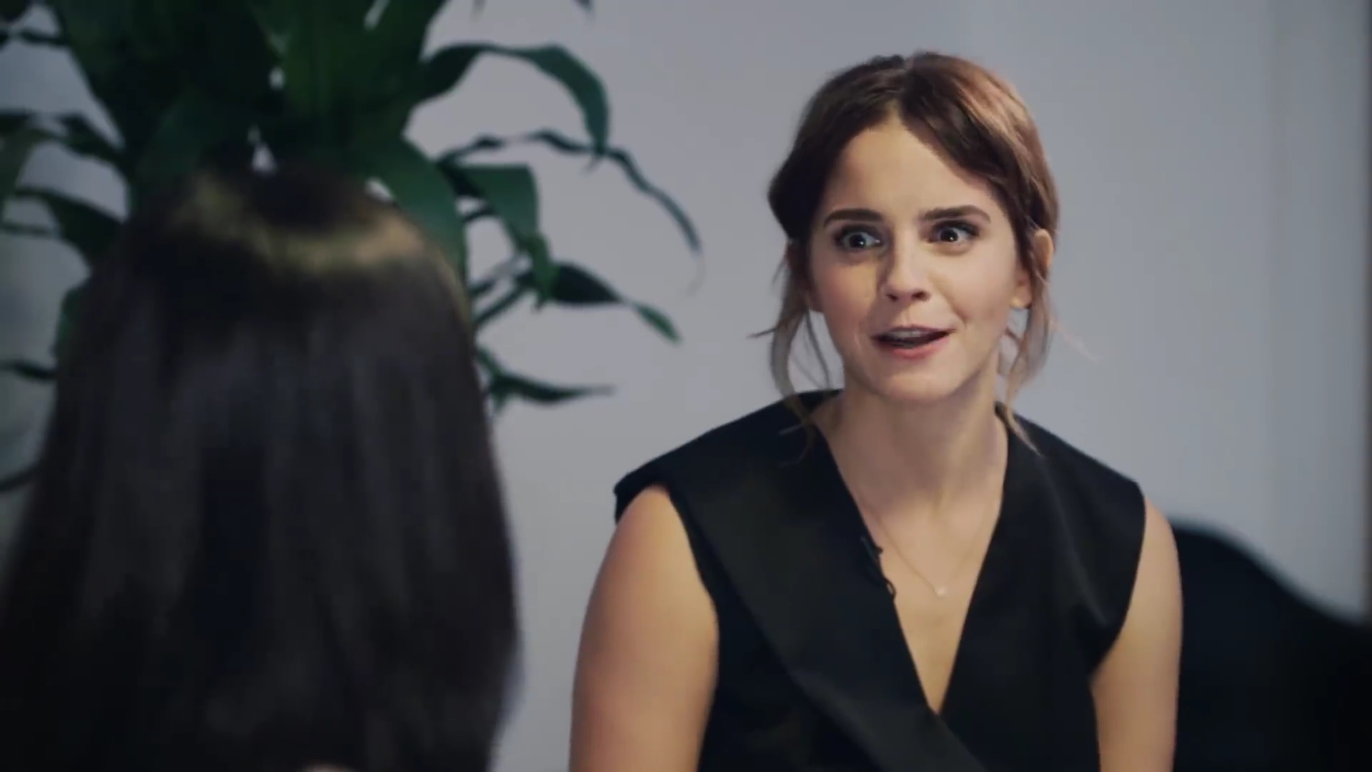 EmmaWatsonFan-dot-NL_2018OurSharedShelfWithRupiKaur2796.jpg