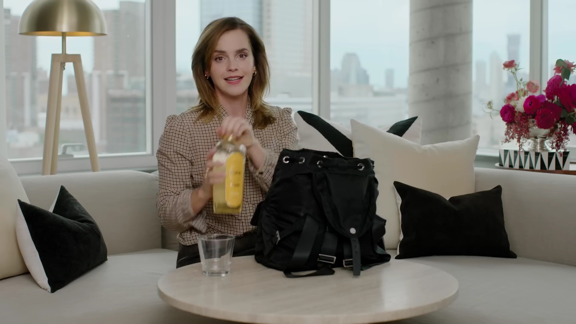 EmmaWatsonFan-dot-nl-2023Vouge-InsideEmmasPradaBackpack0017.jpg