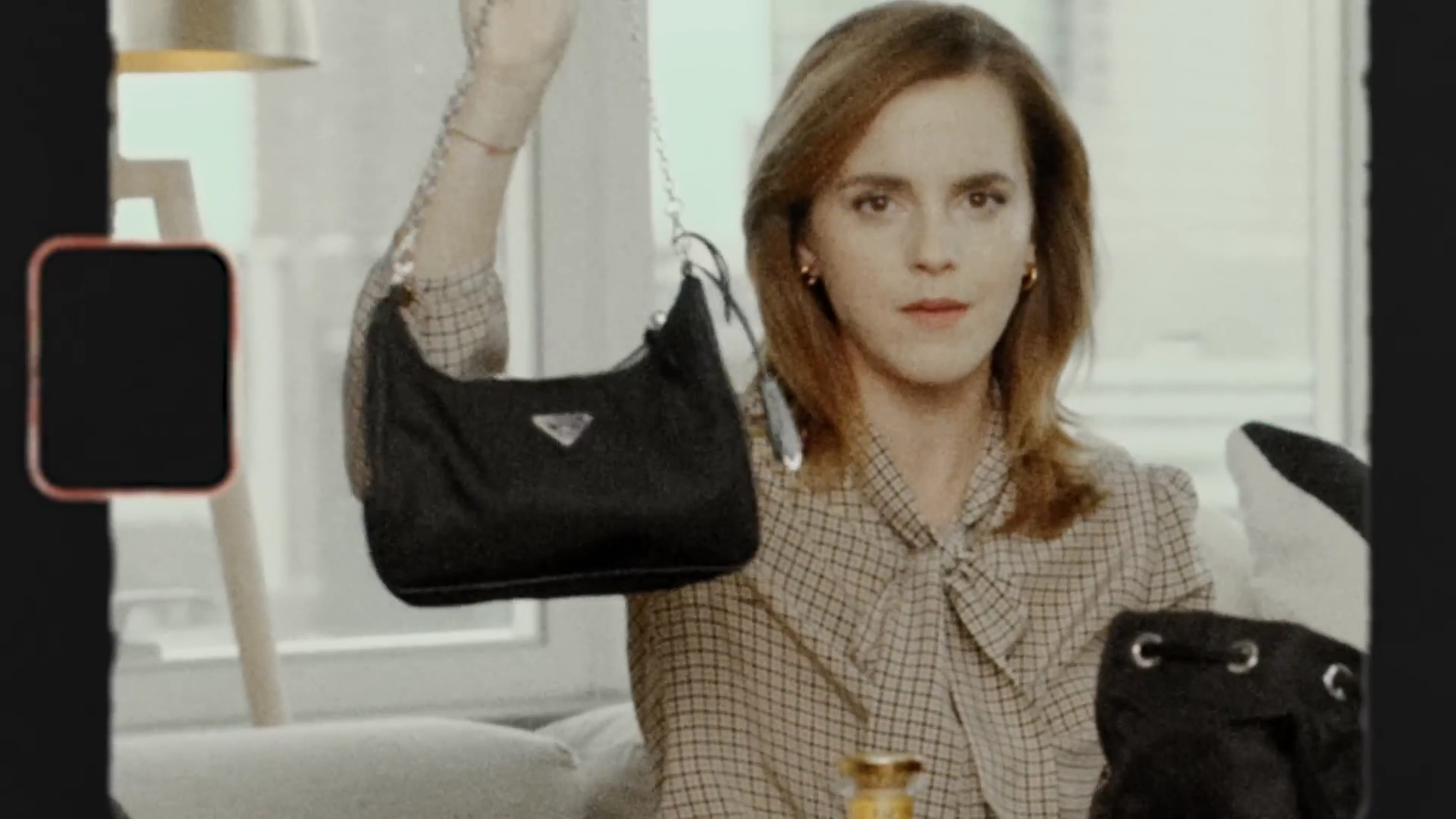 EmmaWatsonFan-dot-nl-2023Vouge-InsideEmmasPradaBackpack0033.jpg