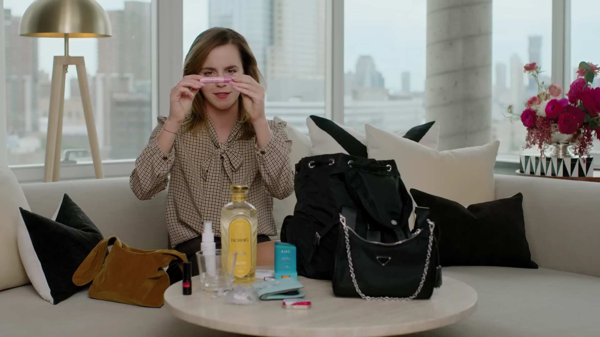 EmmaWatsonFan-dot-nl-2023Vouge-InsideEmmasPradaBackpack0101.jpg