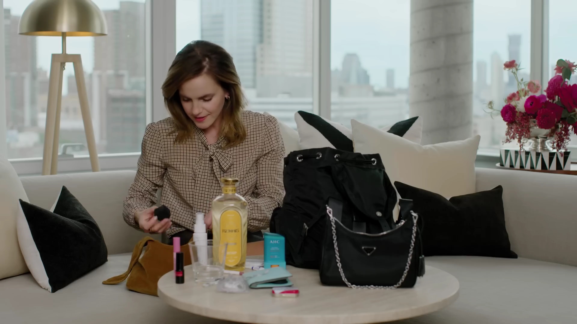 EmmaWatsonFan-dot-nl-2023Vouge-InsideEmmasPradaBackpack0115.jpg