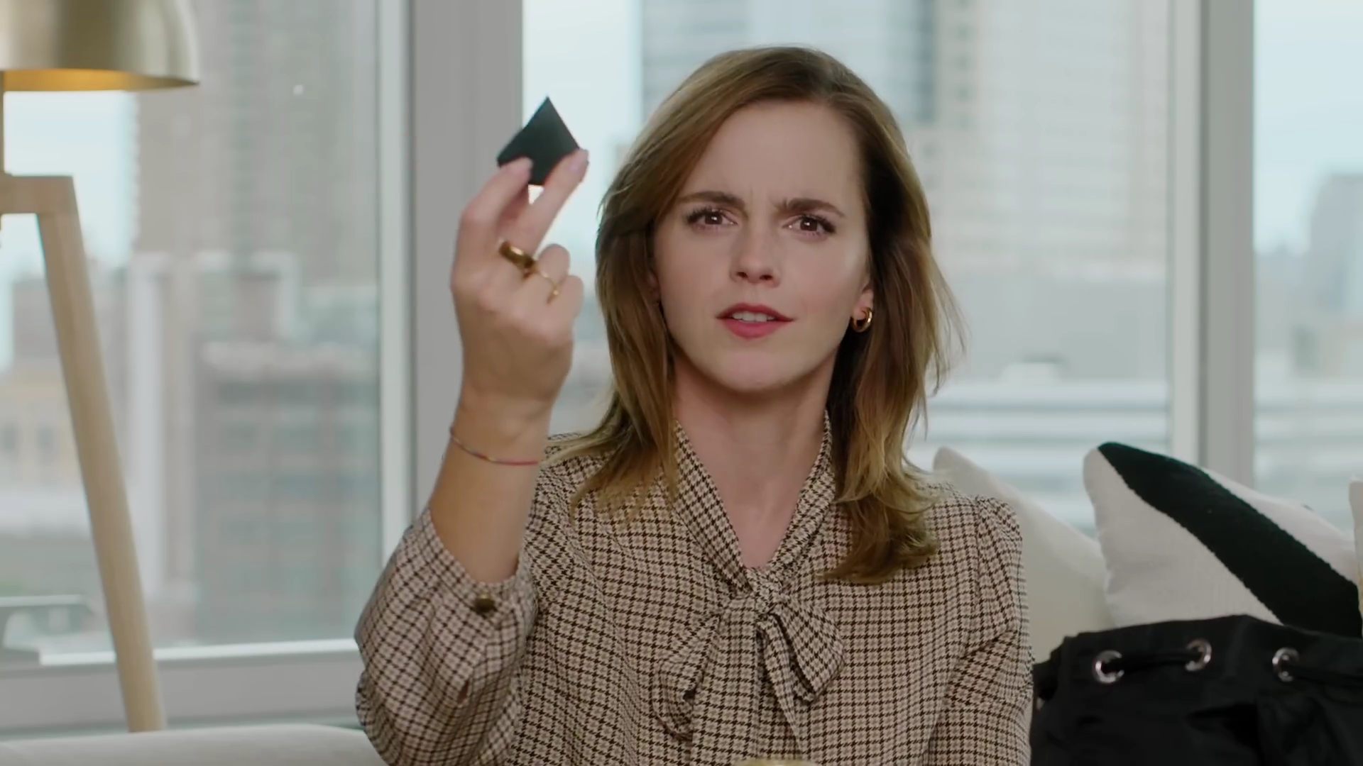 EmmaWatsonFan-dot-nl-2023Vouge-InsideEmmasPradaBackpack0117.jpg