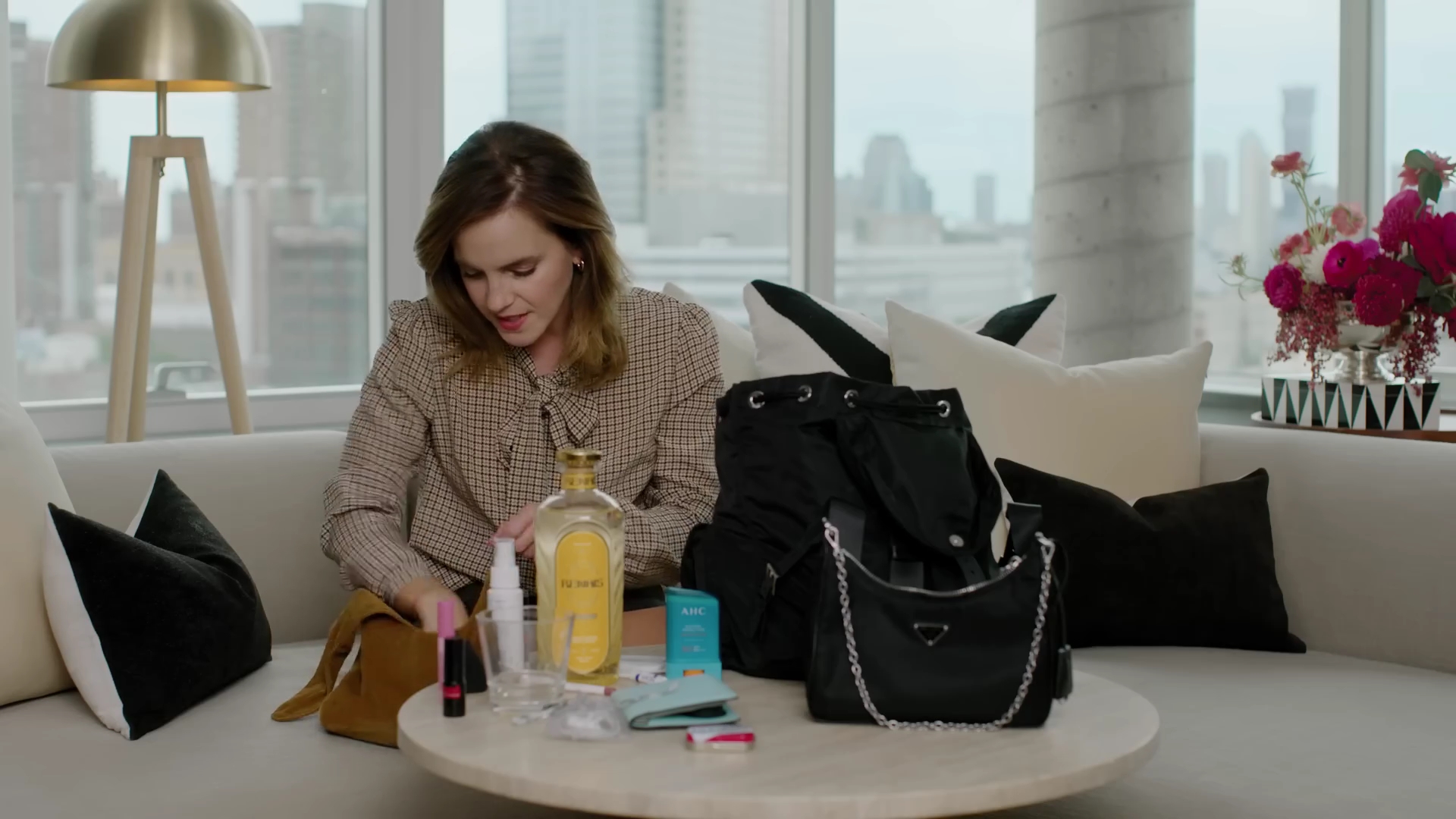 EmmaWatsonFan-dot-nl-2023Vouge-InsideEmmasPradaBackpack0129.jpg