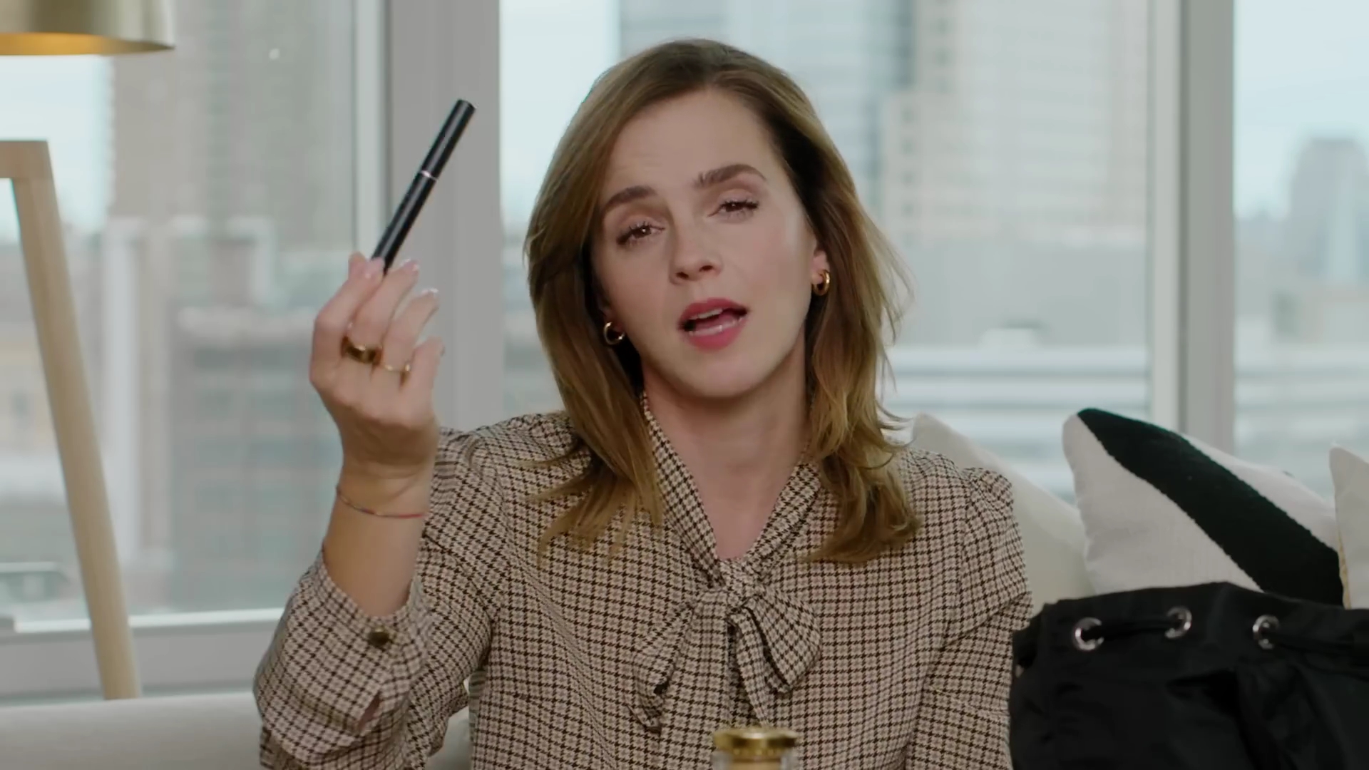EmmaWatsonFan-dot-nl-2023Vouge-InsideEmmasPradaBackpack0141.jpg