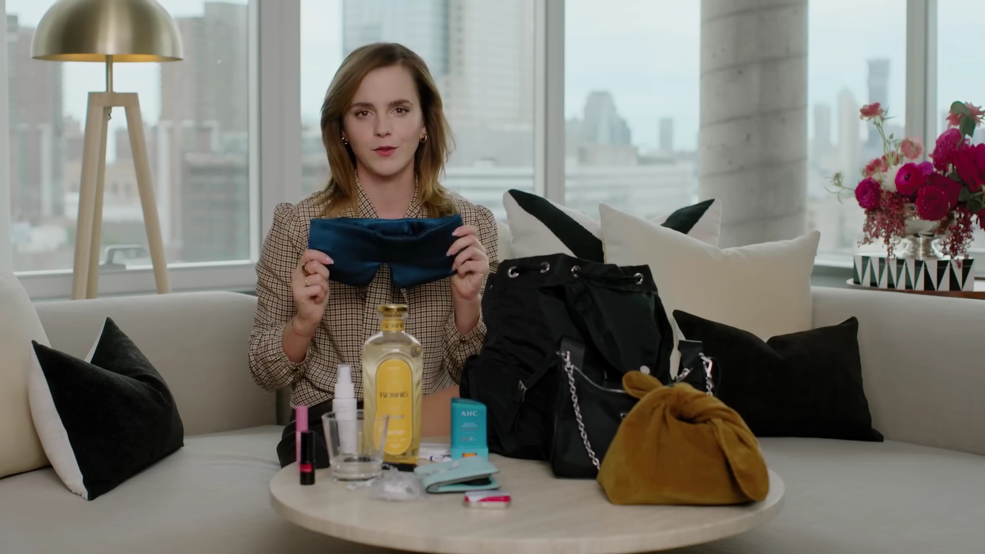 EmmaWatsonFan-dot-nl-2023Vouge-InsideEmmasPradaBackpack0179.jpg