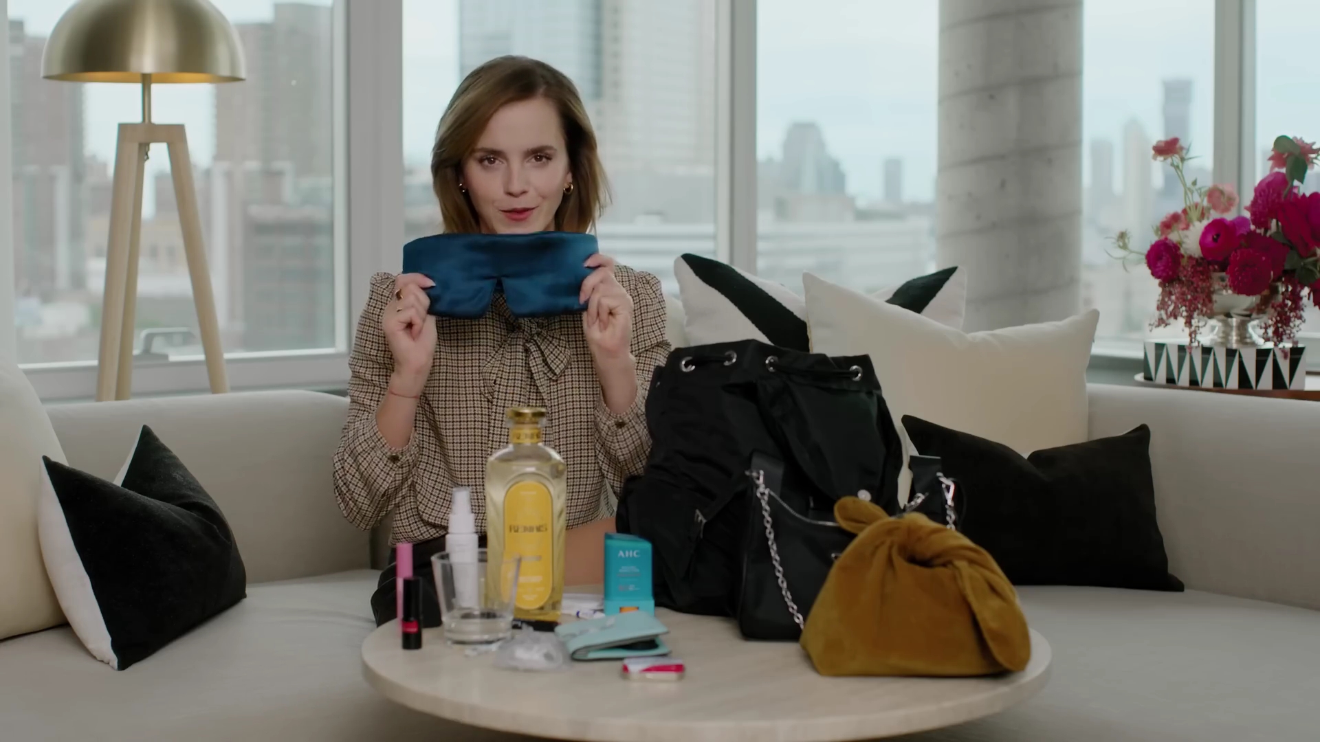 EmmaWatsonFan-dot-nl-2023Vouge-InsideEmmasPradaBackpack0181.jpg