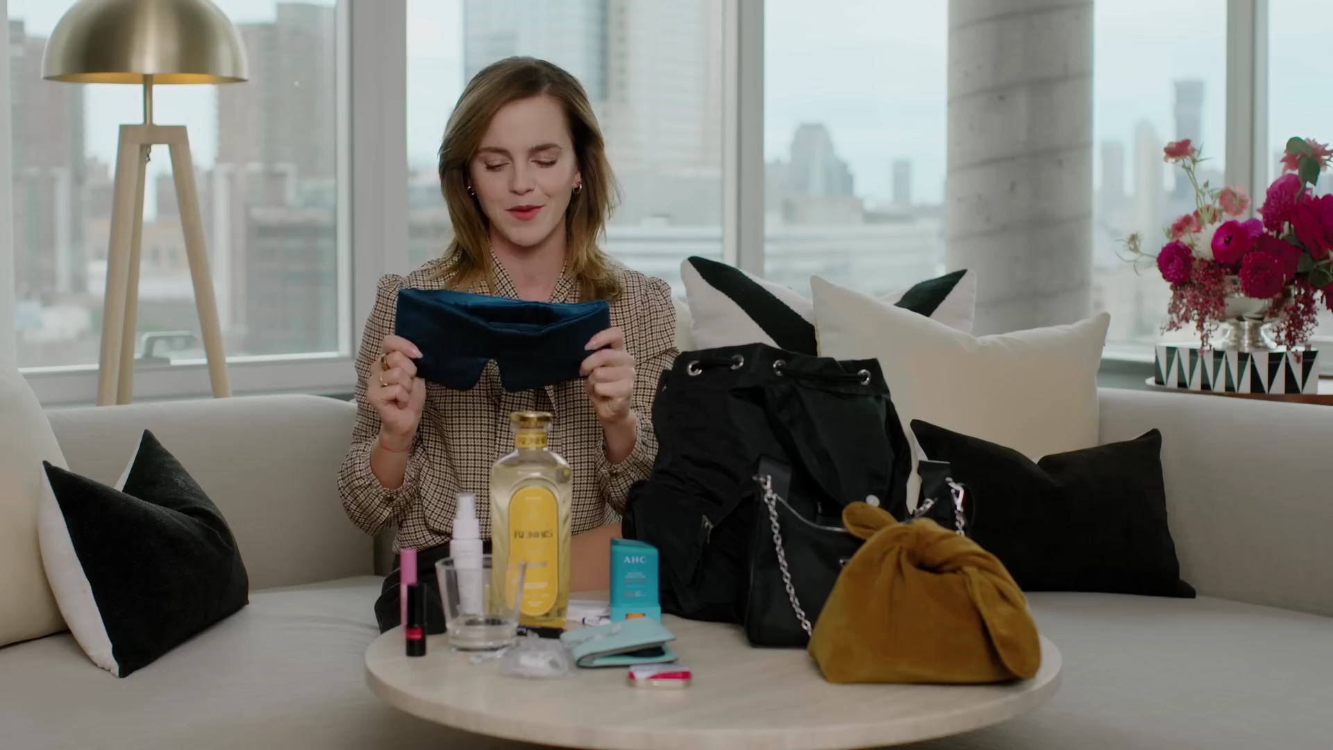 EmmaWatsonFan-dot-nl-2023Vouge-InsideEmmasPradaBackpack0182.jpg