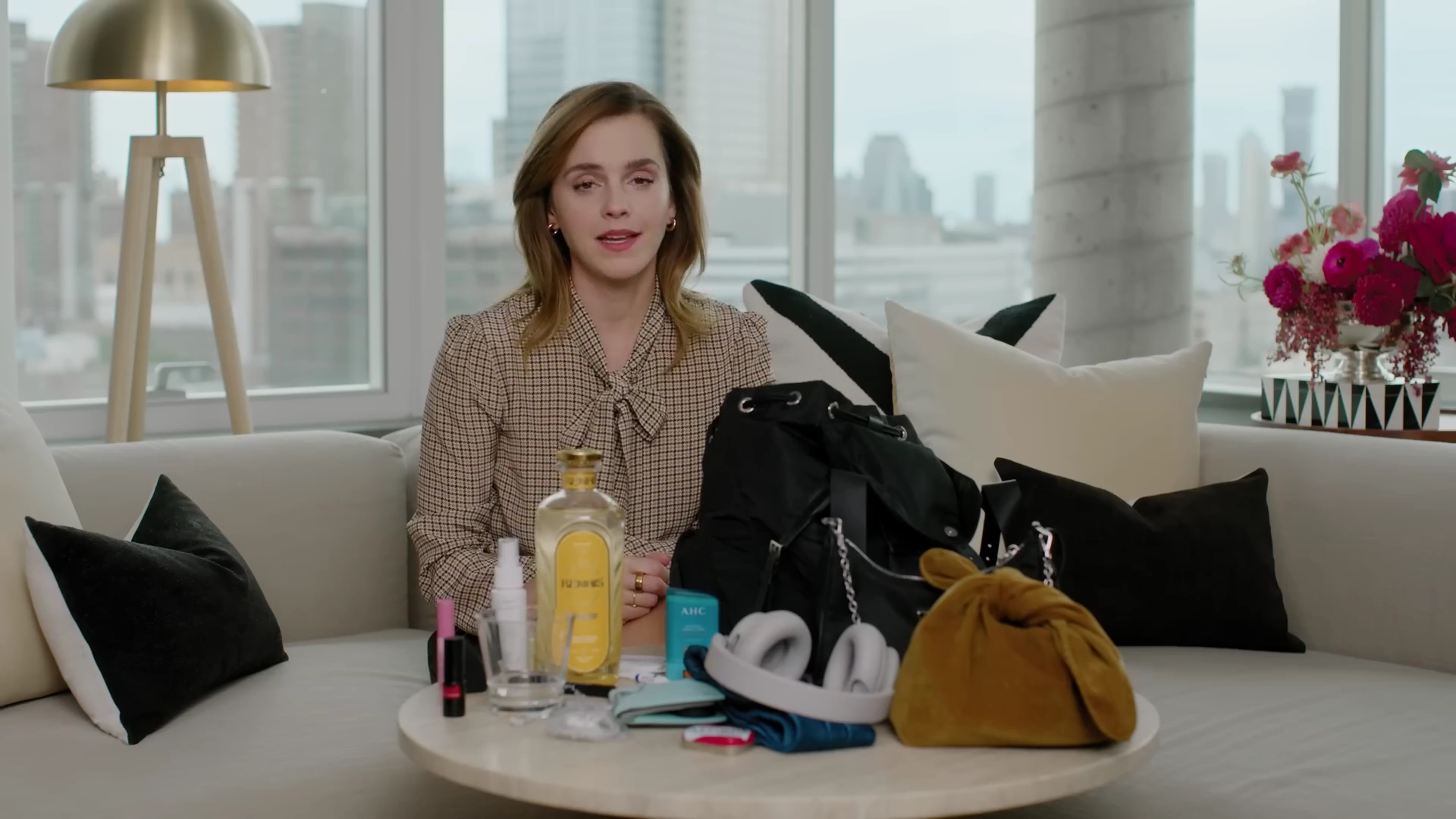 EmmaWatsonFan-dot-nl-2023Vouge-InsideEmmasPradaBackpack0214.jpg