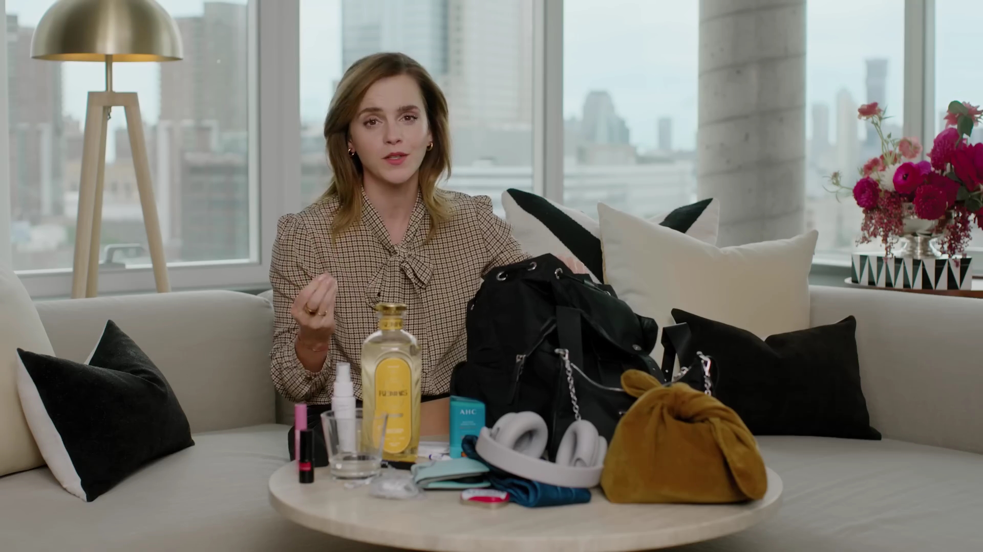 EmmaWatsonFan-dot-nl-2023Vouge-InsideEmmasPradaBackpack0218.jpg