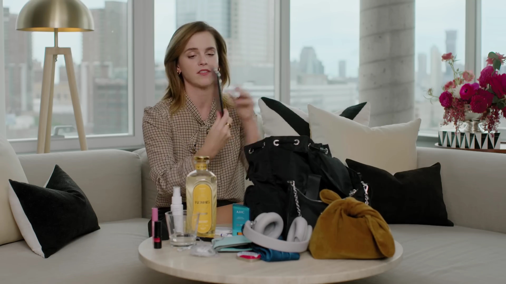 EmmaWatsonFan-dot-nl-2023Vouge-InsideEmmasPradaBackpack0221.jpg