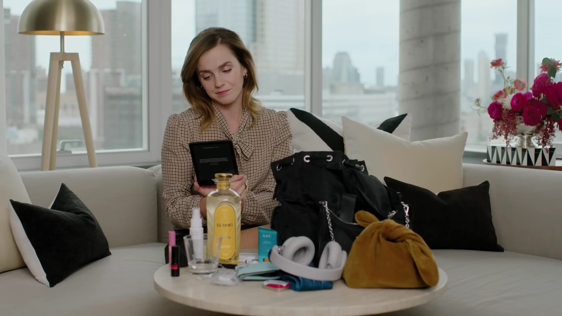 EmmaWatsonFan-dot-nl-2023Vouge-InsideEmmasPradaBackpack0225.jpg