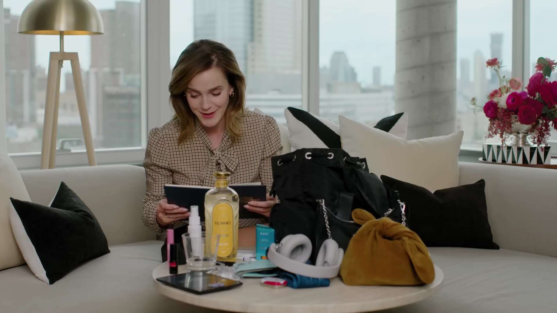 EmmaWatsonFan-dot-nl-2023Vouge-InsideEmmasPradaBackpack0239.jpg
