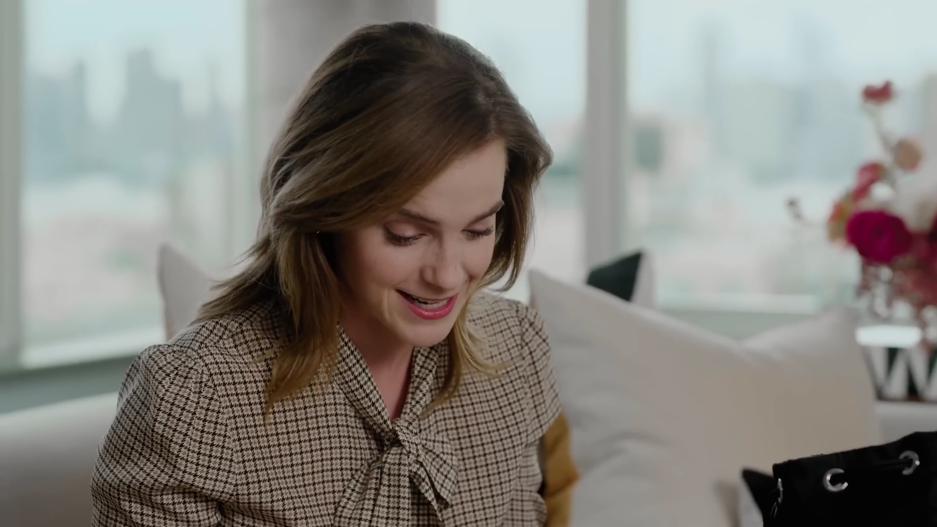 EmmaWatsonFan-dot-nl-2023Vouge-InsideEmmasPradaBackpack0240.jpg