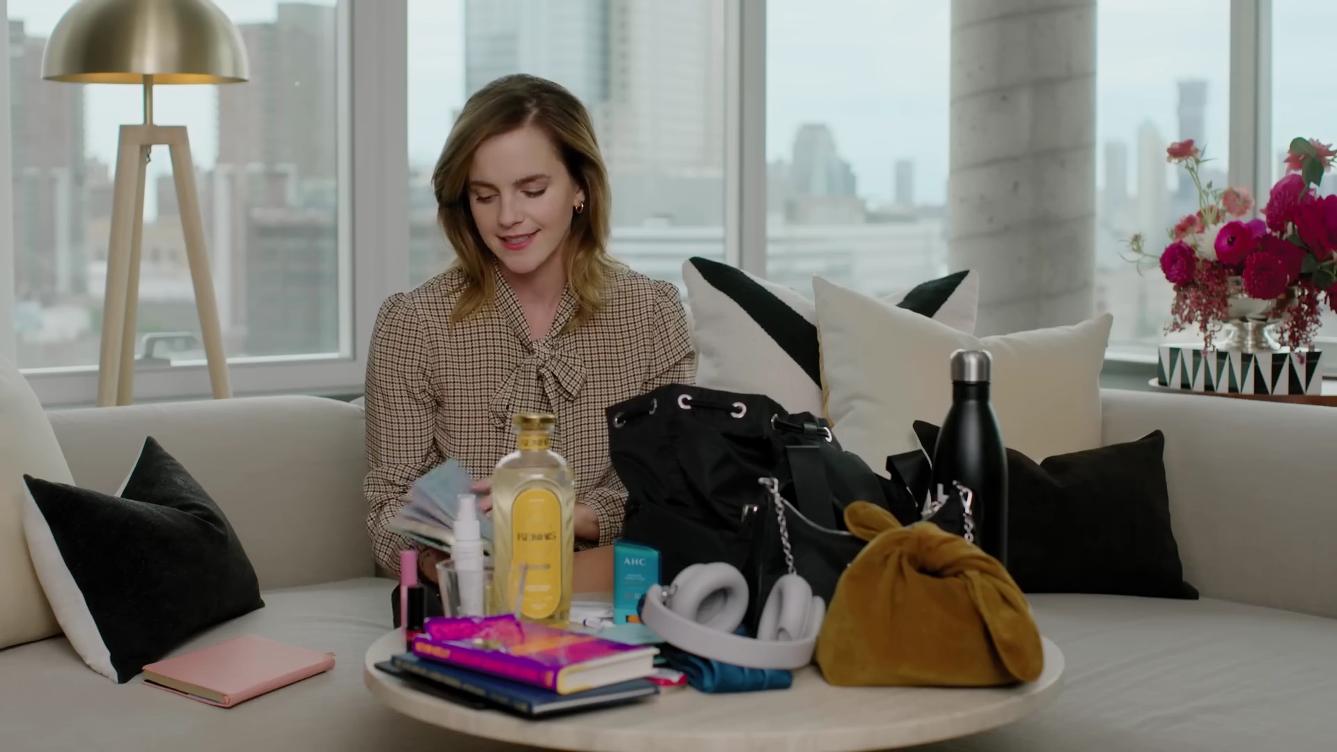 EmmaWatsonFan-dot-nl-2023Vouge-InsideEmmasPradaBackpack0294.jpg