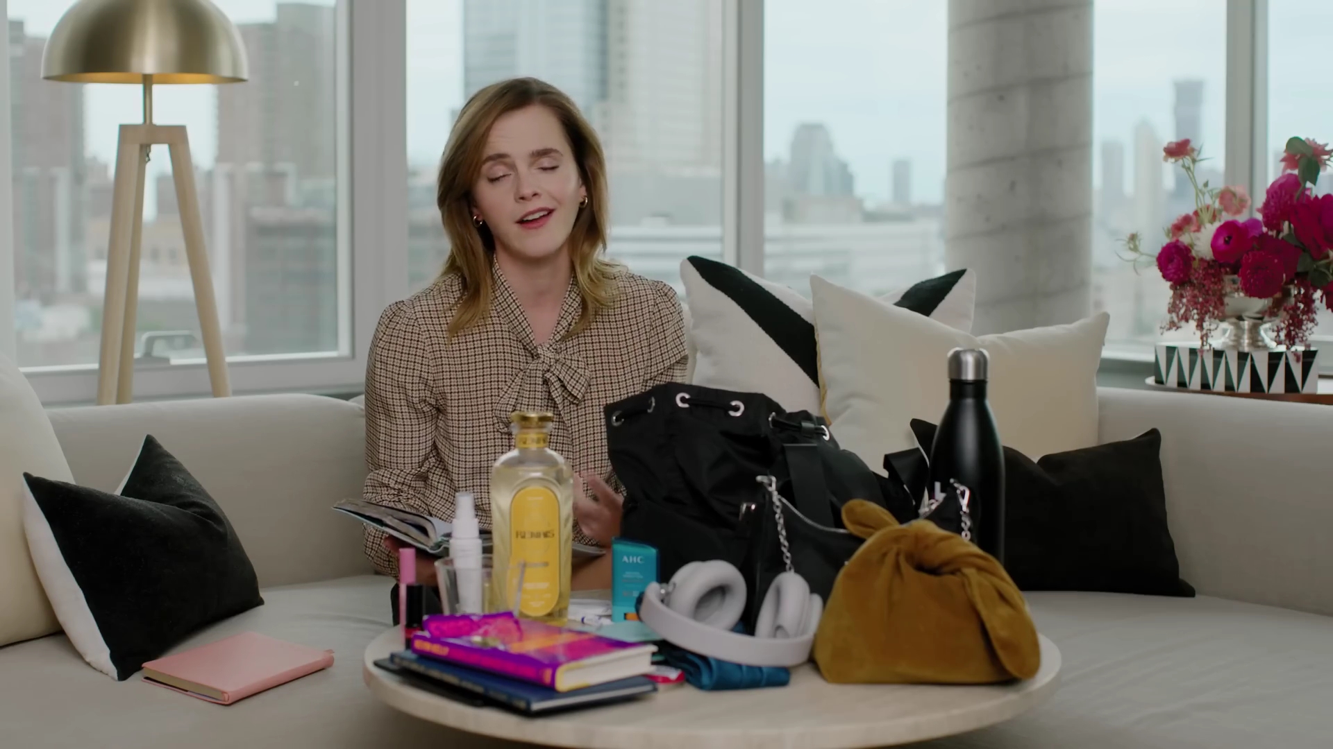 EmmaWatsonFan-dot-nl-2023Vouge-InsideEmmasPradaBackpack0298.jpg