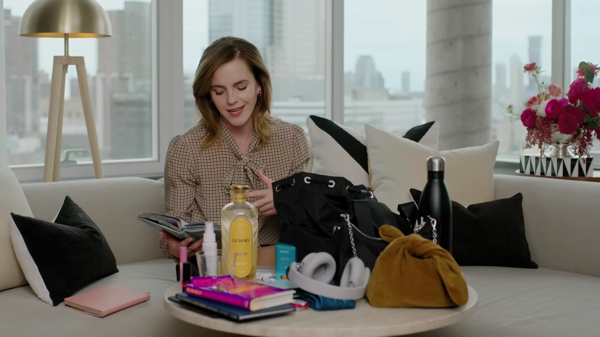 EmmaWatsonFan-dot-nl-2023Vouge-InsideEmmasPradaBackpack0300.jpg