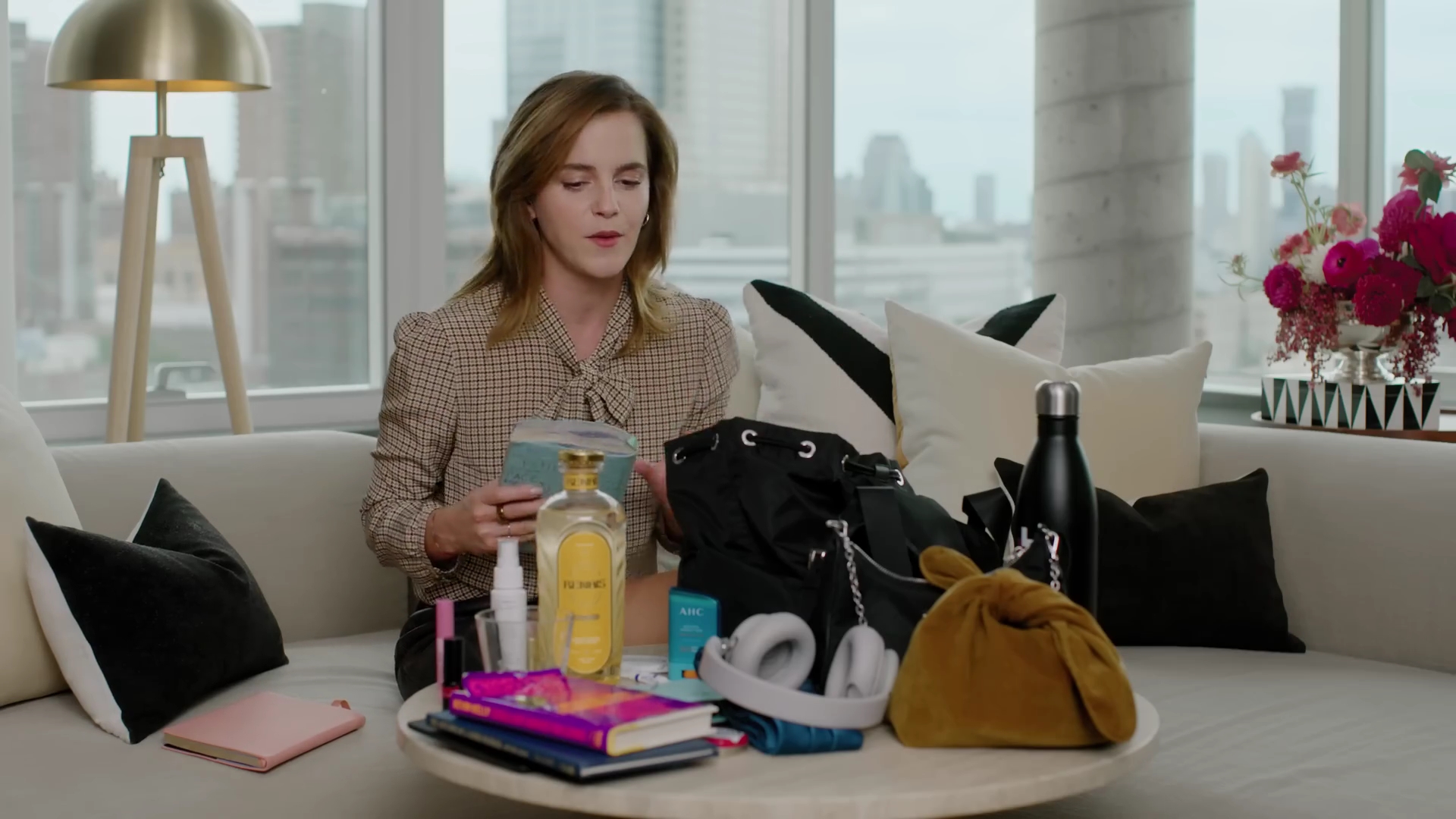 EmmaWatsonFan-dot-nl-2023Vouge-InsideEmmasPradaBackpack0312.jpg