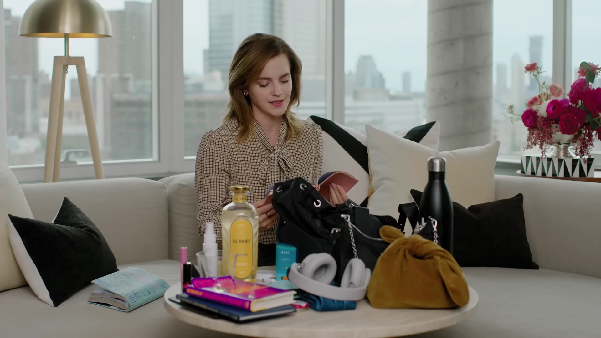 EmmaWatsonFan-dot-nl-2023Vouge-InsideEmmasPradaBackpack0323.jpg EmmaWatsonFan-dot-nl-2023Vouge-InsideEmmasPradaBackpack0323.jpg
