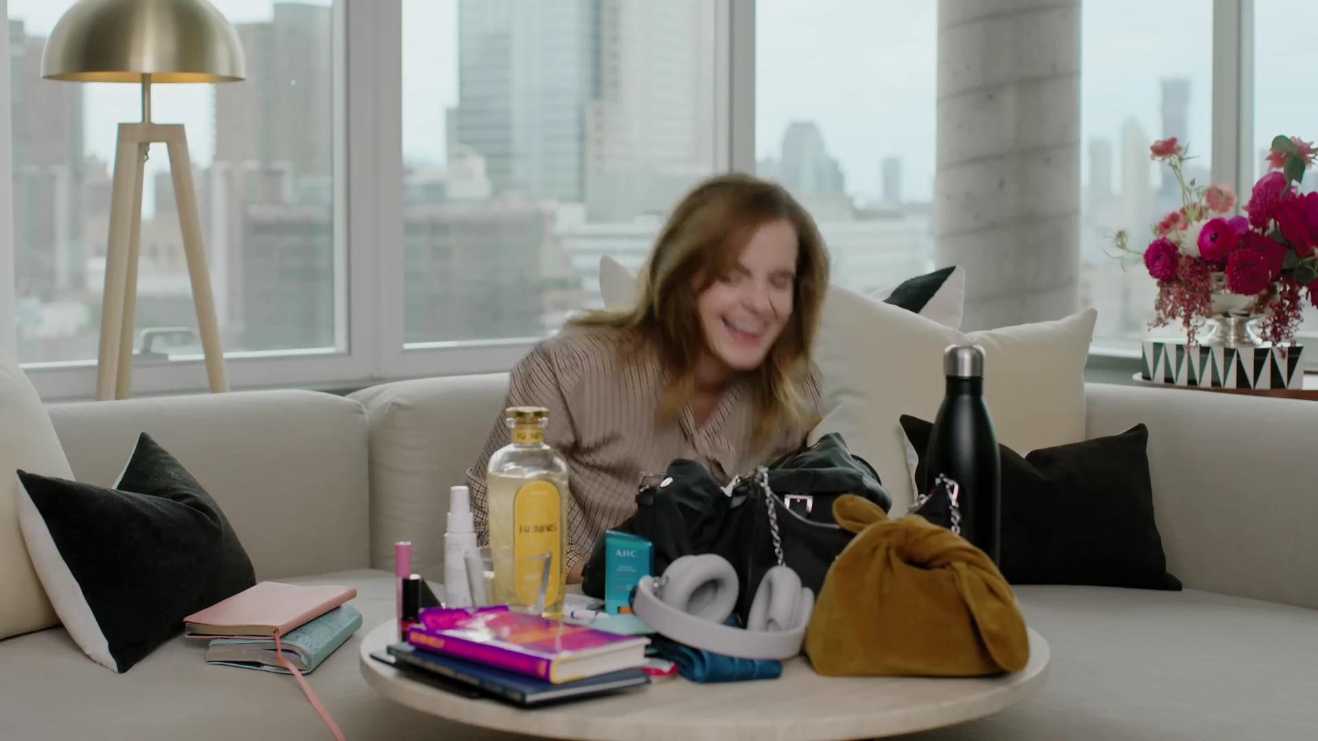 EmmaWatsonFan-dot-nl-2023Vouge-InsideEmmasPradaBackpack0341.jpg