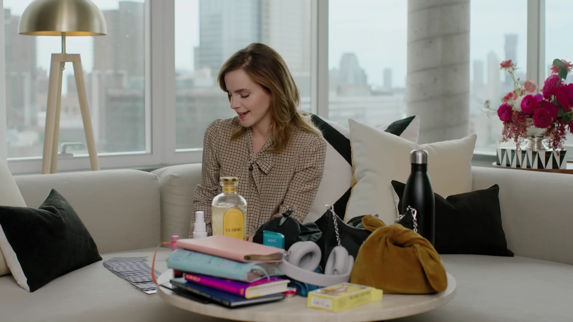 EmmaWatsonFan-dot-nl-2023Vouge-InsideEmmasPradaBackpack0379.jpg