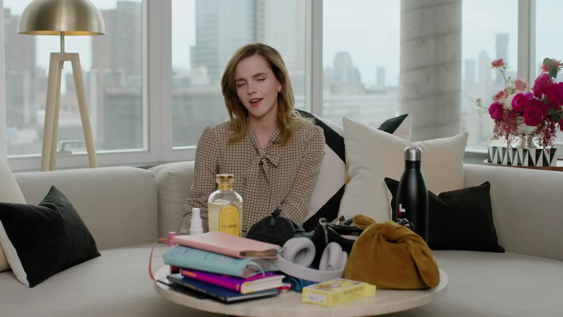 EmmaWatsonFan-dot-nl-2023Vouge-InsideEmmasPradaBackpack0422.jpg