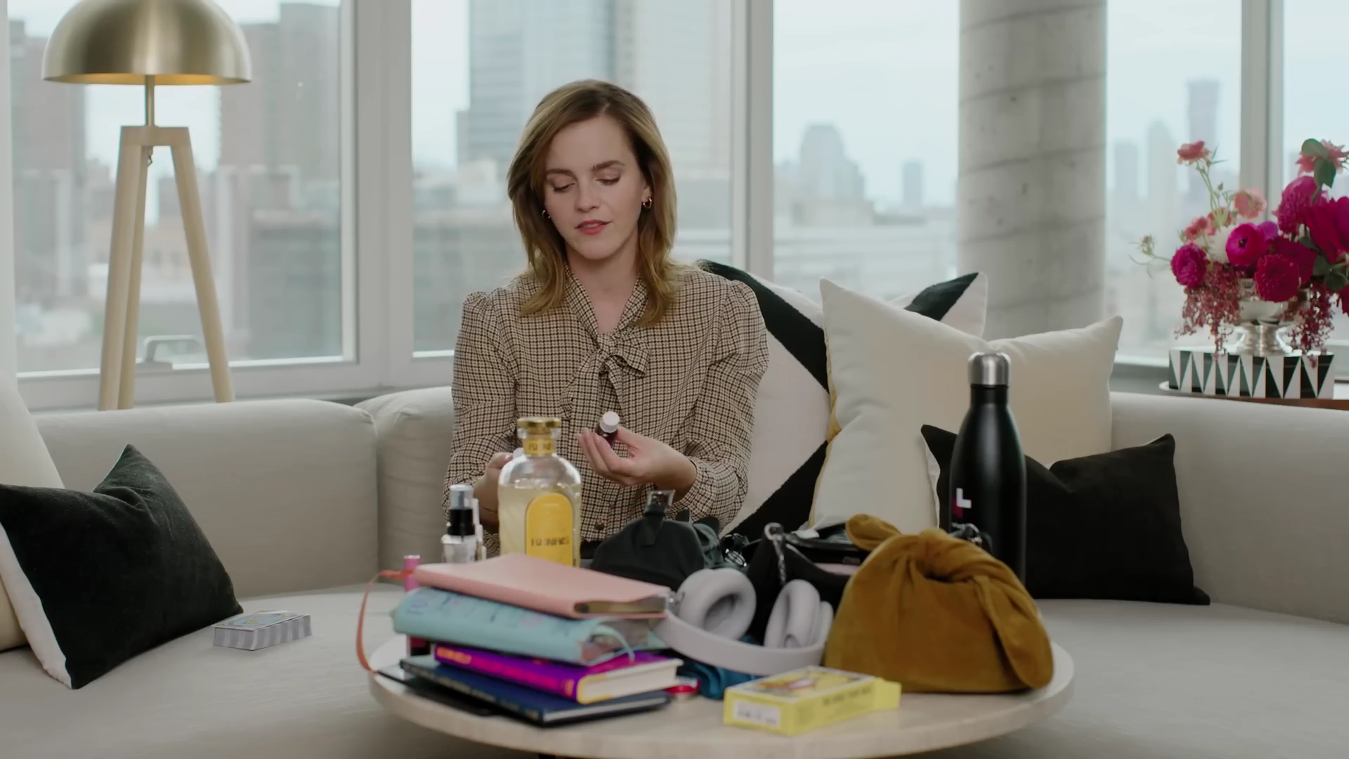 EmmaWatsonFan-dot-nl-2023Vouge-InsideEmmasPradaBackpack0432.jpg
