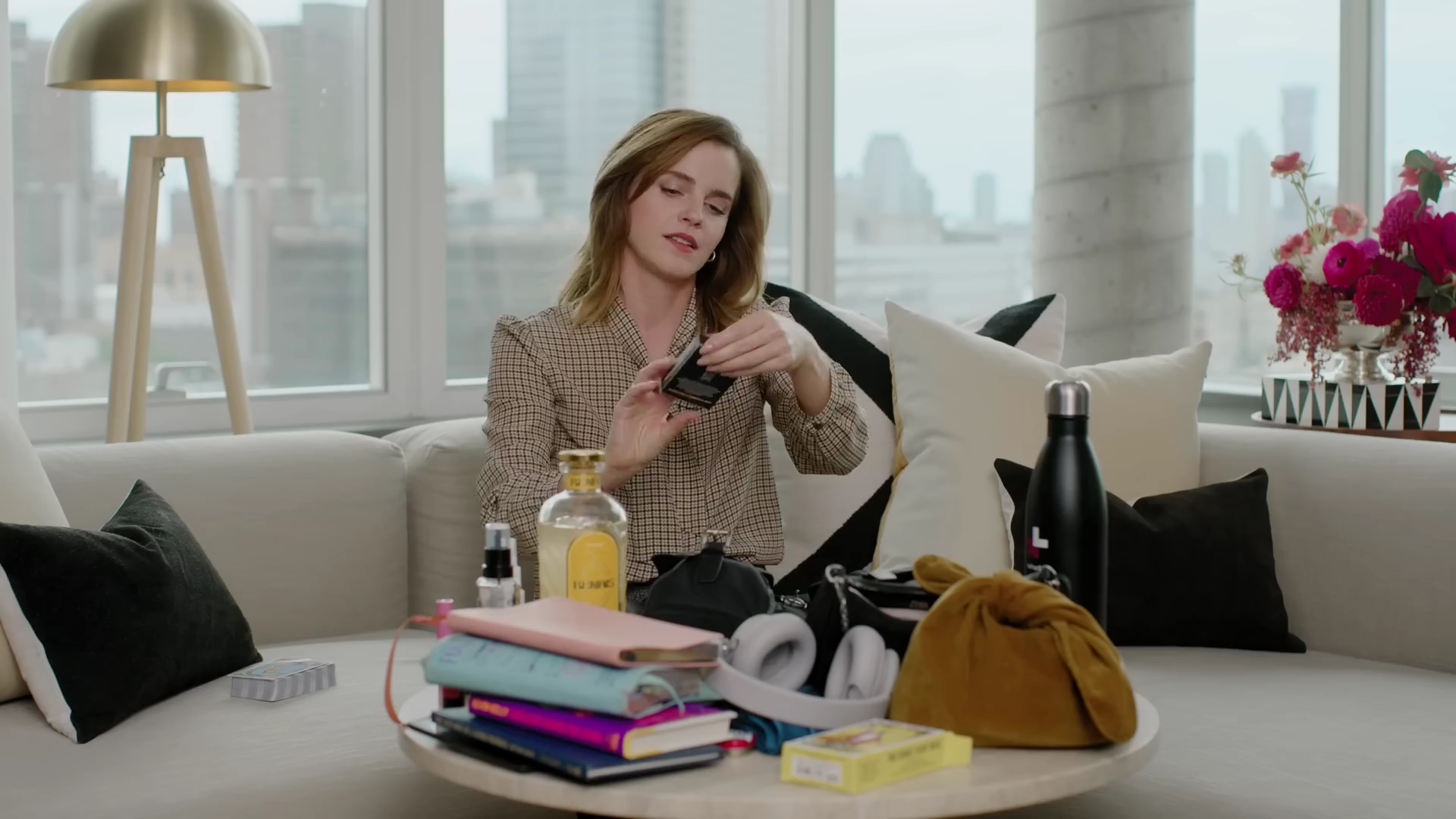 EmmaWatsonFan-dot-nl-2023Vouge-InsideEmmasPradaBackpack0436.jpg EmmaWatsonFan-dot-nl-2023Vouge-InsideEmmasPradaBackpack0436.jpg