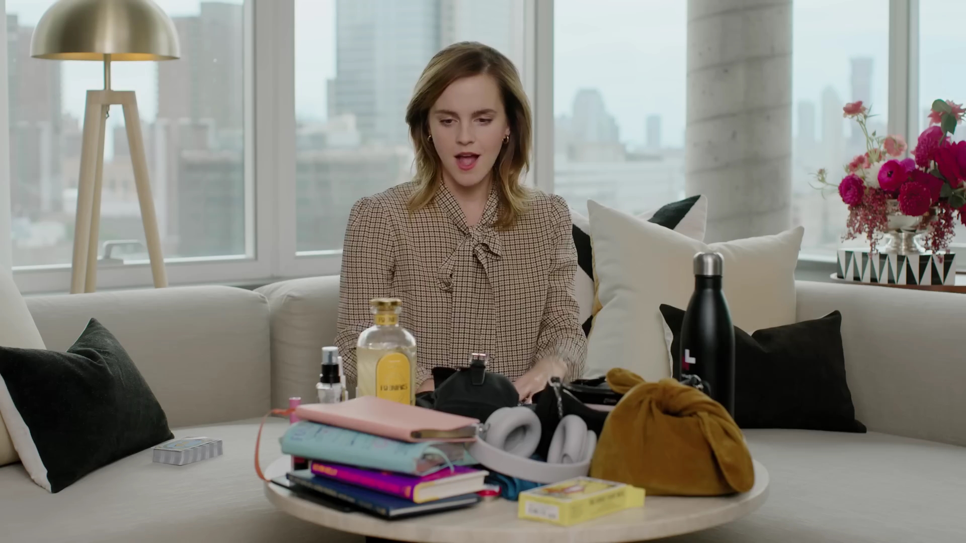 EmmaWatsonFan-dot-nl-2023Vouge-InsideEmmasPradaBackpack0442.jpg