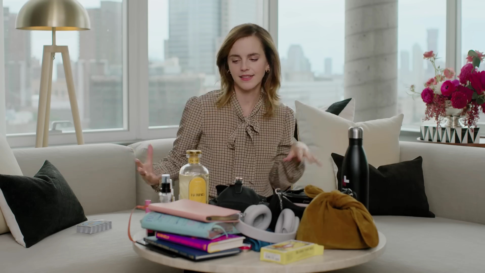 EmmaWatsonFan-dot-nl-2023Vouge-InsideEmmasPradaBackpack0447.jpg