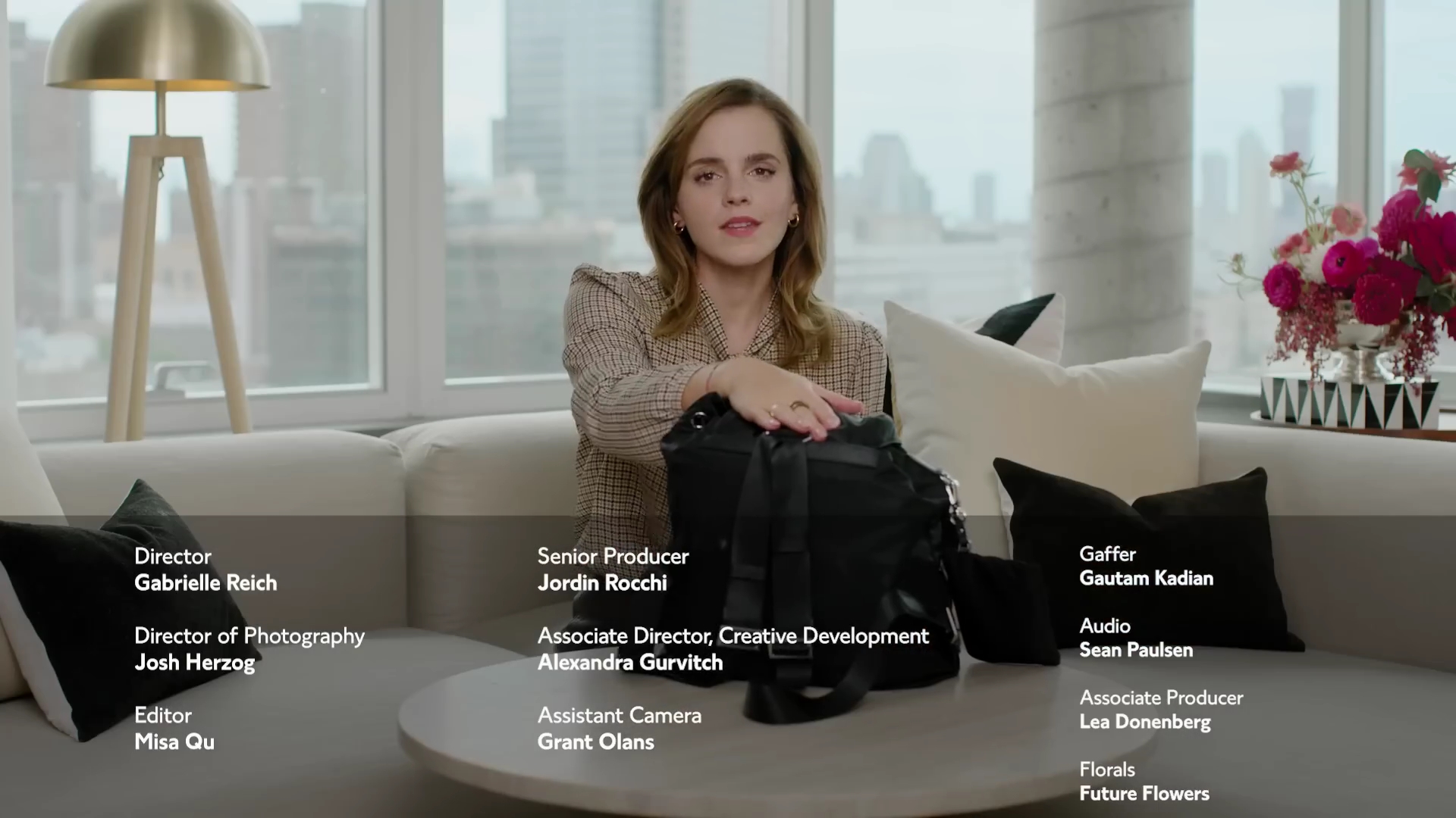 EmmaWatsonFan-dot-nl-2023Vouge-InsideEmmasPradaBackpack0454.jpg
