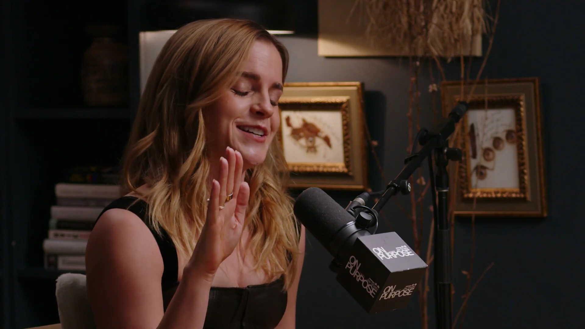 EmmaWatsonFan-dot-nl_2025OnPurposeWithJayShetty0178.jpg