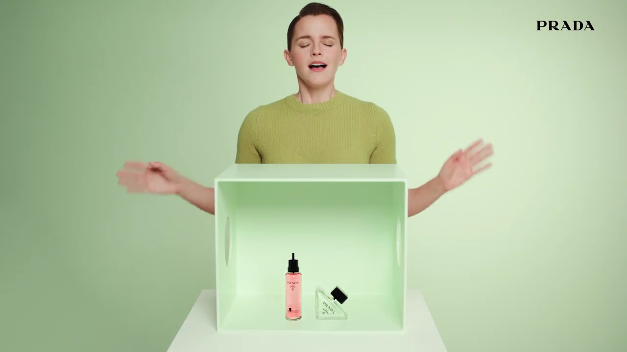 EmmaWatsonFan-dot-nl_PRADAPARADOXE-RefillyourfragrancewithEmmaWatson0050.jpg