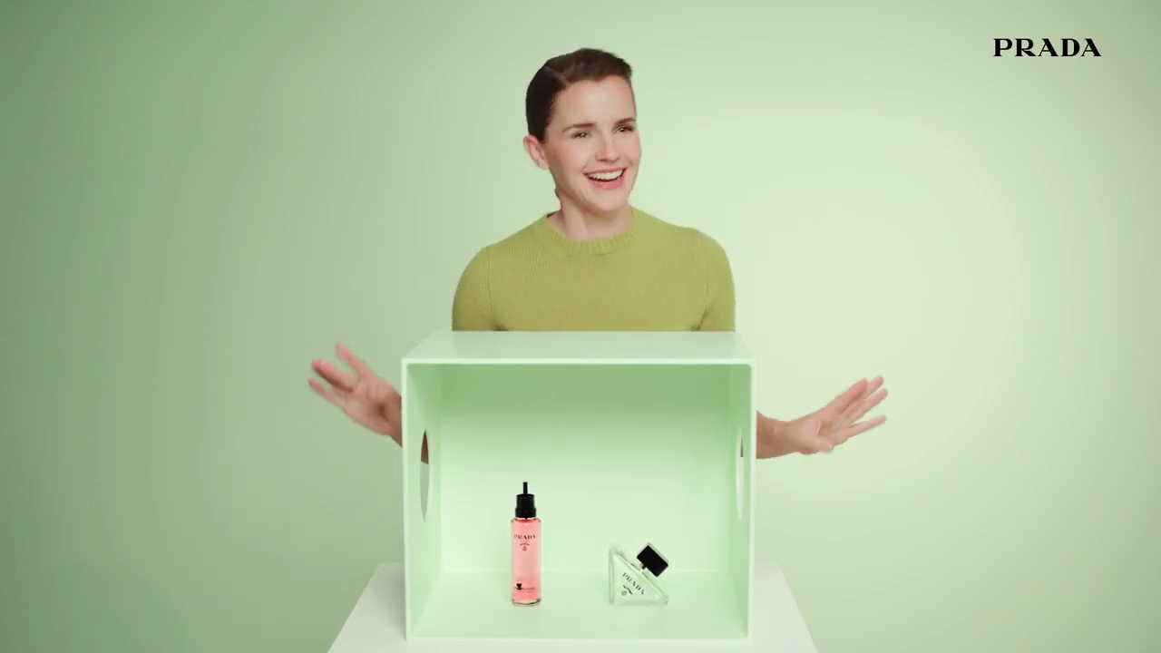 EmmaWatsonFan-dot-nl_PRADAPARADOXE-RefillyourfragrancewithEmmaWatson0144.jpg