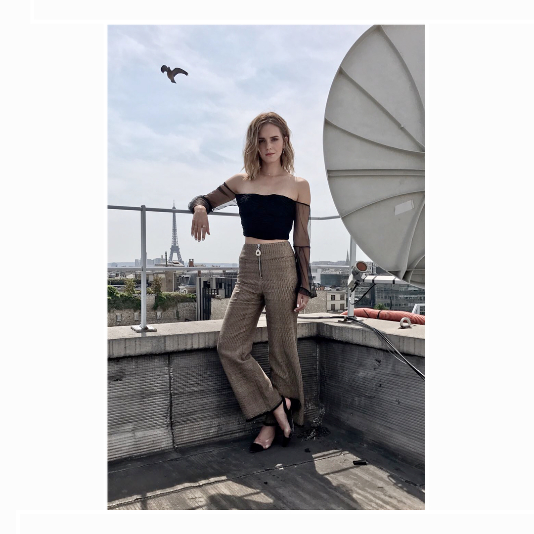 23 juni 2017: Le Bristol makes its own honey on the roof! 🇫🇷 🐝 ❤ 
The @edun trousers are created by artisans in Burkina Faso, featuring a zipper made from recycled brass. EDUN is building long-term, sustainable growth opportunities by supporting manufacturers, community-based initiatives and partnering with African artists and artisans.
Top is @breelayneofficial and made in downtown LA by local artisans from mesh and lined in silk. Both materials were leftovers discarded by other designers, and were bought to recycle and repurpose in new garments. For every item sold, a tree is planted.
Bag made in a family-owned factory in Alicante, Spain by @m2malletier. The factory was opened in 1981 by shoe designer Jaime Romero and his wife. Today, 25 artisans from the local town of Sax work in the factory and have been working there for at least 15 years. Everything is handcrafted using skills and traditions which have been passed down generations.
Shoes @creaturesofcomfort, crafted in a small factory just outside of Florence. Creatures of Comfort recently participated in #womentogether and #whyimarch campaigns donating a portion of its proceeds to Planned Parenthood and the ACLU and SPL Center. The brand is also participating in a campaign headed by Women for Women International that supports women in war zones.
@shiffonco jewellery made in New York City. Half the profit from Shiffon's pinky ring collection and 10% of profits from all other Shiffon products directly fund seed grants for female entrepreneurs and companies that promote the well-being of women. Through partnering with One Young World, Shiffon has been able to reach a growing group of young innovators across the globe.
All fashion info verified by @ecoage 
All beauty brands are cruelty-free and formulated using both natural, mineral and organic ingredients.
Beauty info verified by @contentbeauty
