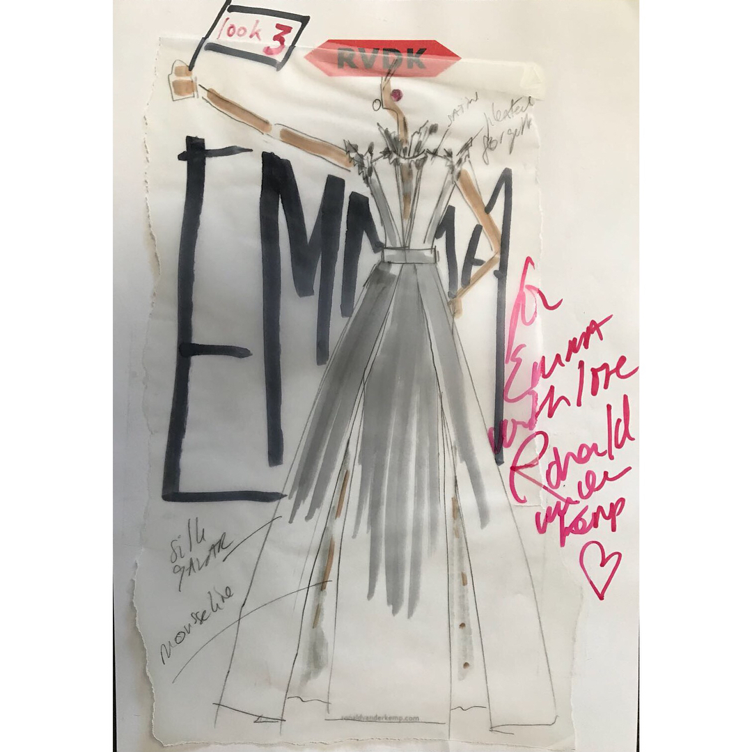 17 janauri 2018: An amazing night at The Golden Globes with @jusmarai. Sustainable dress by @ronaldvanderkemp made from discarded fabrics and adorned with an @era50_50 pin (an organization out of the UK campaigning for equal representation for women on stage and on screen)
Shoes @creaturesofcomfort, crafted in a small factory outside of Florence.
Earring also by RVDK from upcycled materials and jewelry by @lilianvontrapp handcrafted from recycled gold and vintage diamonds. LVT also uses recycled materials for packaging and gives a percentage of each purchase to PACT. Skin prepped with @MUNskincare Aknari Brightening Serum, @Evolueskincare Day and Night Cream Normal + Sensitive Skin, and @TataHarperskincare Illuminating Eye Cream. My staple @rmsbeauty 'Un' Cover-Up as concealer & foundation. For Eyes & Brows, @alimapure Natural Definition Brow Pencil in Medium + @100percentpure Green Tea Fiber Brow Builder in Medium, @janeiredale Liquid Liner in Black and @kjaerweis Mascara. Lips - @100percentpure Lip Carmel in Scotch Kiss. Makeup sealed with @mvskincare Rose Hydrating Mist. All brands are cruelty-free and use natural and organic ingredients.
Haircut and new fringe by Jenny Harling
