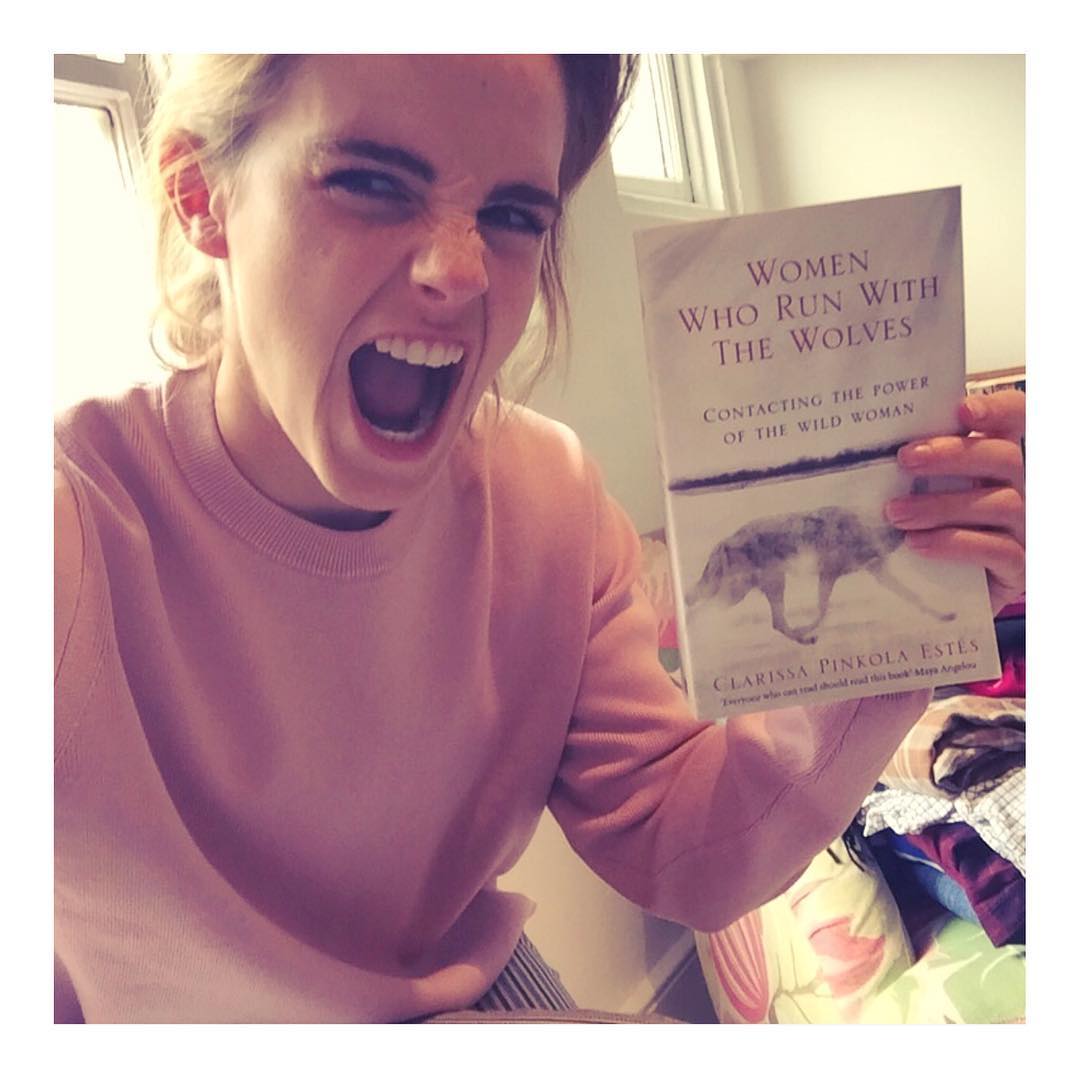 28 maart: @oursharedshelf's March & April book is #WomenWhoRunWiththeWolves by Clarissa Pinkola Estes 📚
